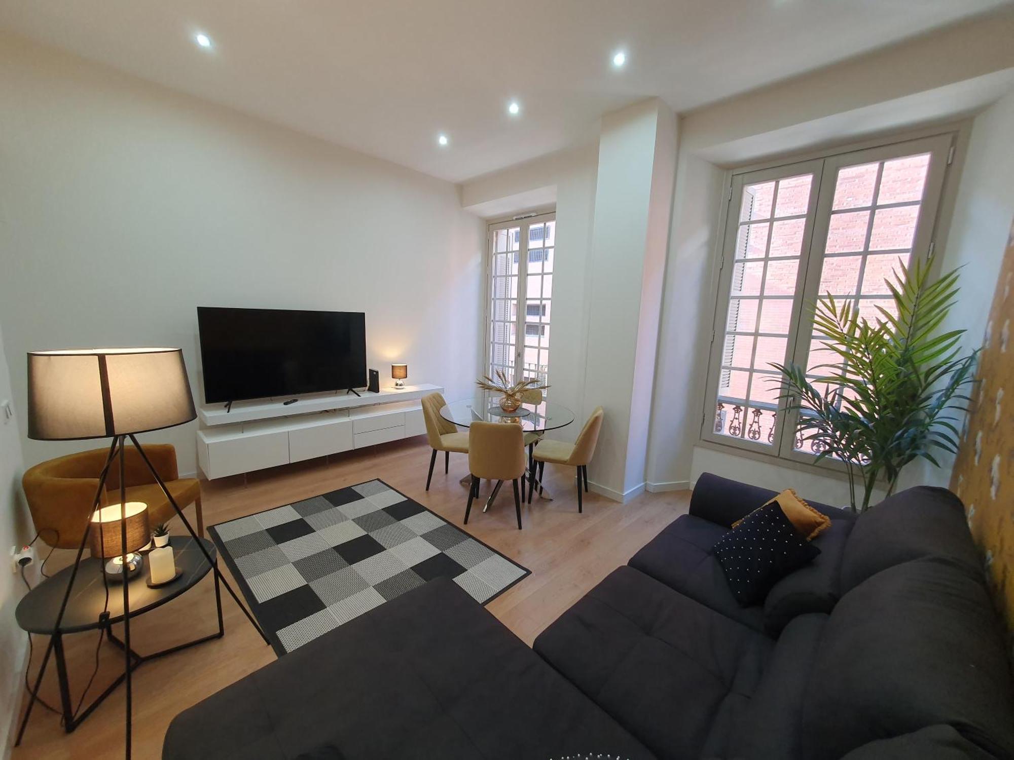 Beautiful Historic Center Apt! Малага Екстериор снимка